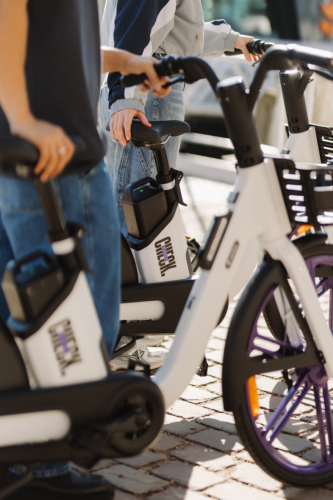 Een Check. scooter in actie.